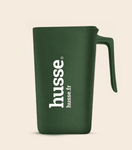 Tasse verte avec logo Husse en blanc