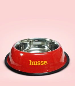 Gamelle rouge en métal avec logo "husse".