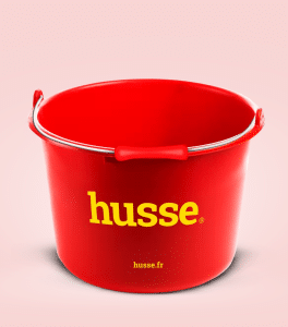 Seau rouge Husse avec logo et site web.